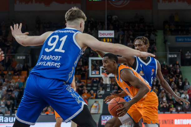 肖等替补登 肖等替补登